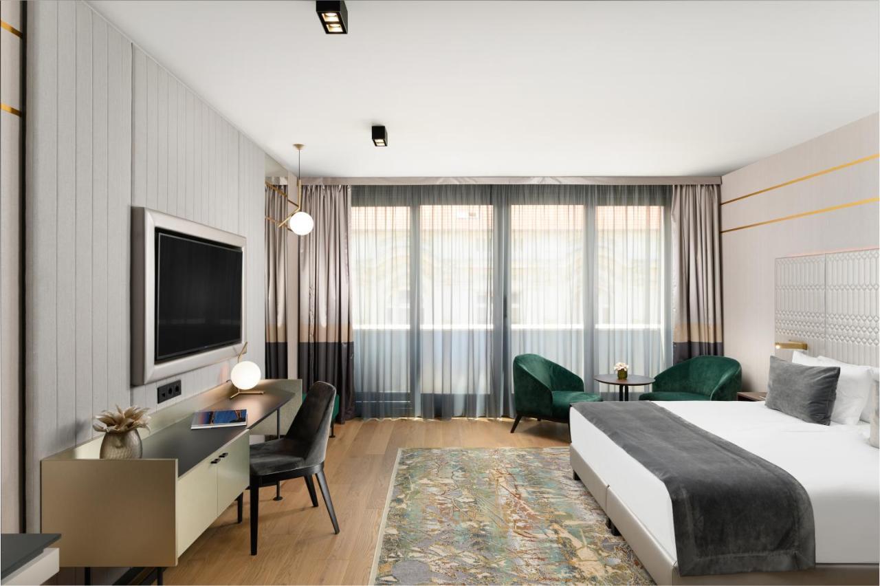 Emerald Downtown Luxury Suites With Hotel Services Budapest Bagian luar foto