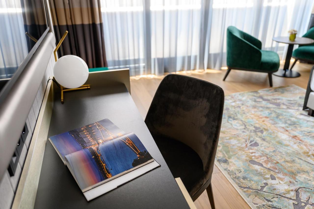 Emerald Downtown Luxury Suites By Continental Group Budapest Bagian luar foto